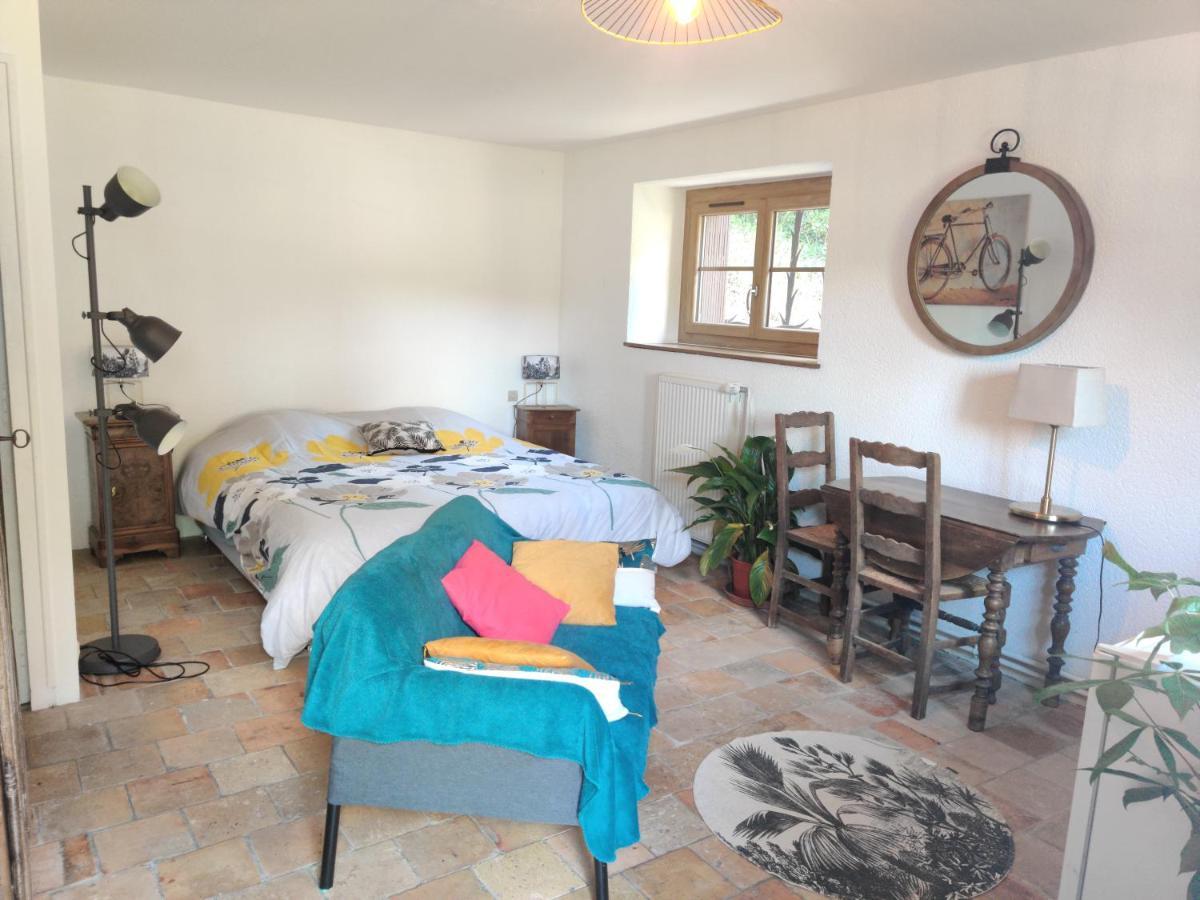 Chambre indépendante au calme avec parking privé Souvigny-de-Touraine Exterior foto
